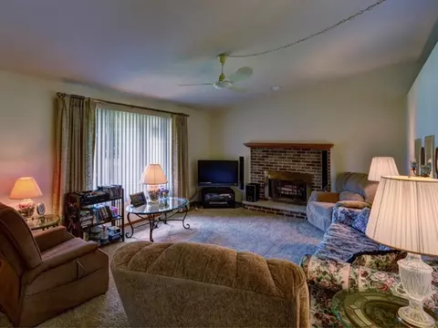 5845 Kelmor Dr, Roscoe, IL 61073 photo 4