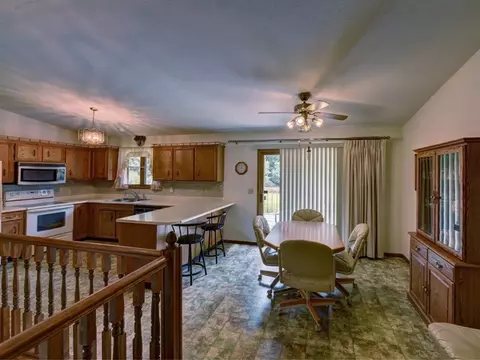 5845 Kelmor Dr, Roscoe, IL 61073 photo 8