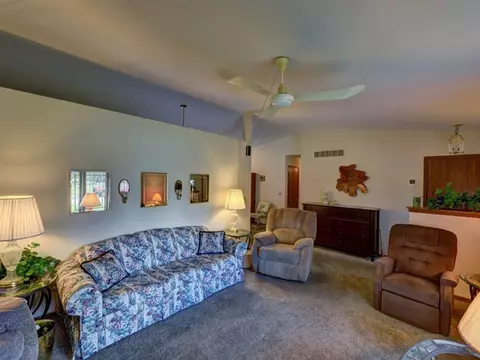 5845 Kelmor Dr, Roscoe, IL 61073 photo 5