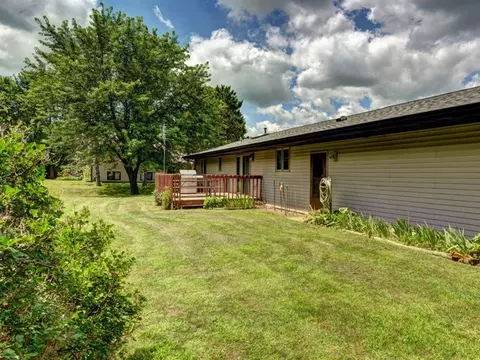 5845 Kelmor Dr, Roscoe, IL 61073 photo 11