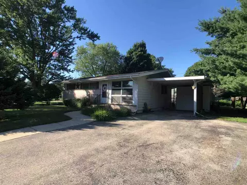 811 N Crestview Trl, Byron, IL 61010 photo 1