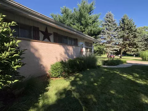 811 N Crestview Trl, Byron, IL 61010 photo 4