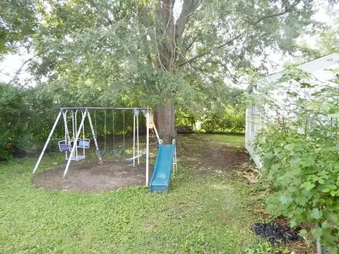 527 E 8th St, Belvidere, IL 61008 photo 10