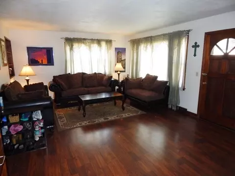 527 E 8th St, Belvidere, IL 61008 photo 5