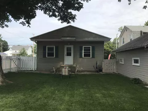 201 E Hitt St, Mount Morris, IL 61054 photo 1