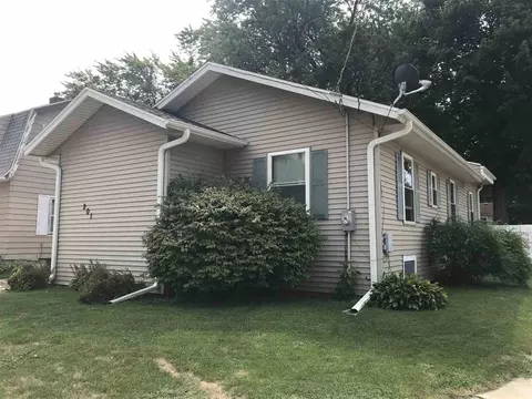 201 E Hitt St, Mount Morris, IL 61054 photo 2
