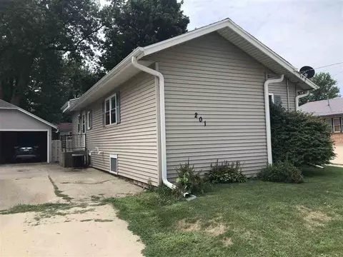 201 E Hitt St, Mount Morris, IL 61054 photo 3