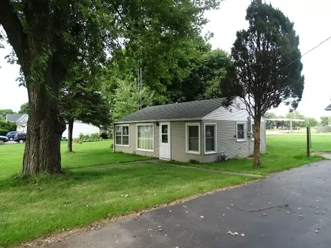 125 S 1st St, Capron, IL 61012 photo 1