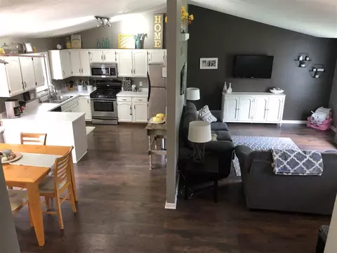511 Don Dr, Pecatonica, IL 61063 photo 2