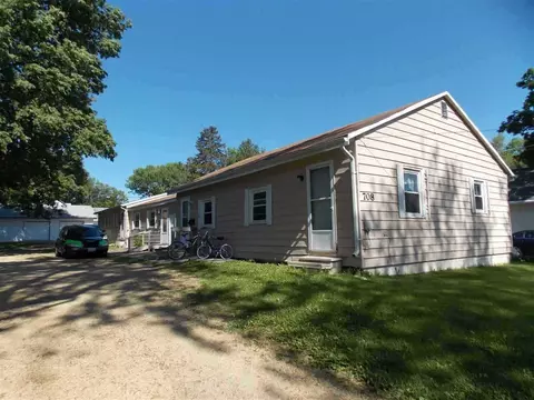 708 1st St, Oregon, IL 61061 photo 1