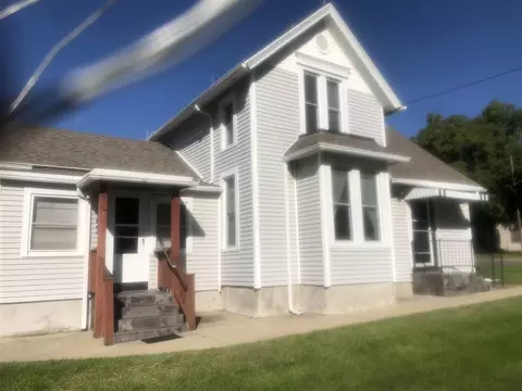 428 W 6th St, Pecatonica, IL 61063 photo 2