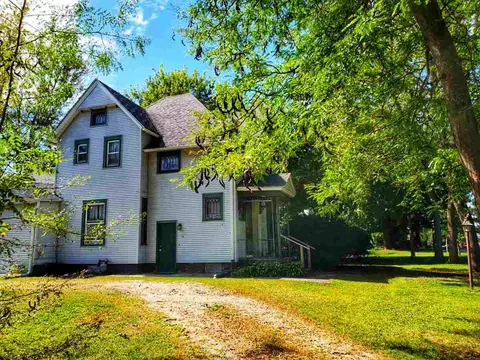 301 W 4th St, Leaf River, IL 61047 photo 7