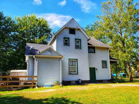 301 W 4th St, Leaf River, IL 61047 photo 8