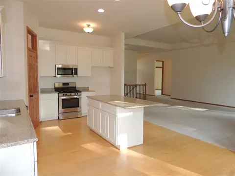 730 Biscayne Pl, Roscoe, IL 61073 photo 4