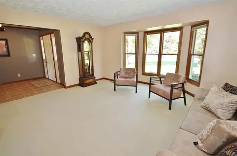 7685 Joy Ln, Roscoe, IL 61073 photo 3