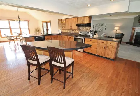 7685 Joy Ln, Roscoe, IL 61073 photo 10