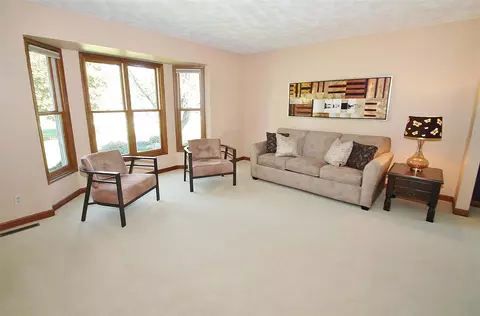 7685 Joy Ln, Roscoe, IL 61073 photo 2