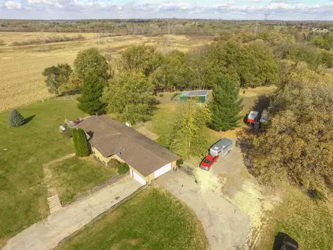 4141 River Rd, Cherry Valley, IL 61016 photo 2