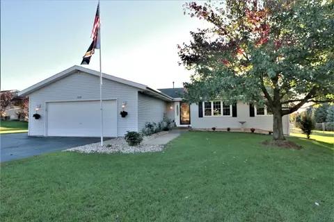 9838 Highstone Dr, Roscoe, IL 61073 photo 1