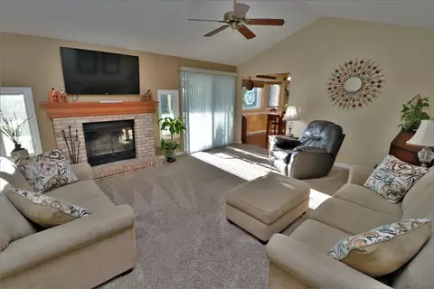 9838 Highstone Dr, Roscoe, IL 61073 photo 7