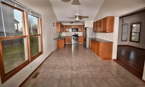 2607 E 6th St, Belvidere, IL 61008 photo 8