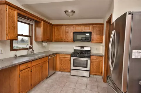 2607 E 6th St, Belvidere, IL 61008 photo 6