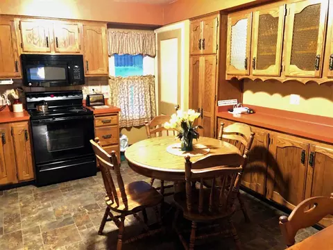 11270 Main St, Roscoe, IL 61073 photo 5