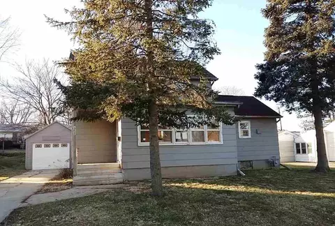 958 Monroe Dr, Freeport, IL 61032 photo 1