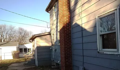 958 Monroe Dr, Freeport, IL 61032 photo 3