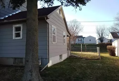 958 Monroe Dr, Freeport, IL 61032 photo 2