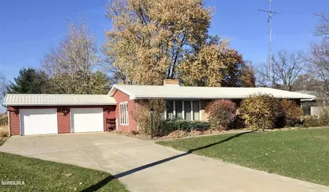 304 E Lanark Ave, Lanark, IL 61046 photo 3