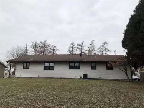 1128 N Jackson St, Pecatonica, IL 61063 photo 4