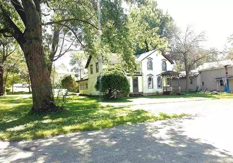 103 E 2nd St, Leaf River, IL 61047 photo 1