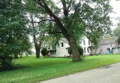 103 E 2nd St, Leaf River, IL 61047 photo 2