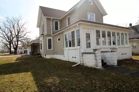 145 N 4th St, Capron, IL 61012 photo 3
