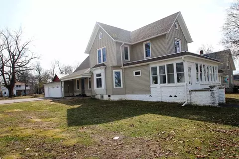 145 N 4th St, Capron, IL 61012 photo 2