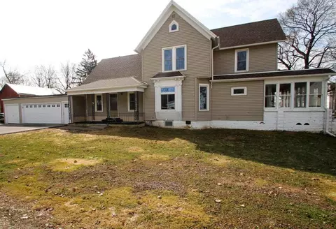 145 N 4th St, Capron, IL 61012 photo 1