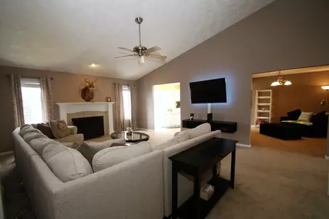 1056 Old Hunter Run, Byron, IL 61010 photo 5
