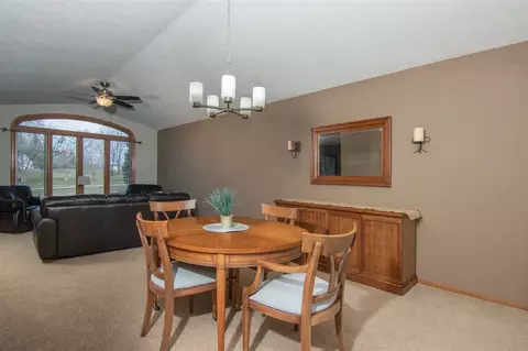 7726 Windspoint Rd, Roscoe, IL 61073 photo 2