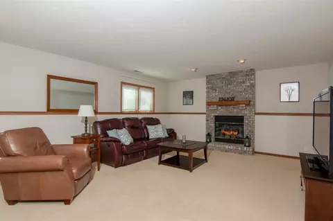 7726 Windspoint Rd, Roscoe, IL 61073 photo 11