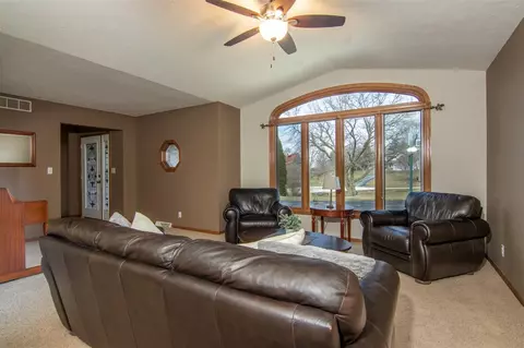7726 Windspoint Rd, Roscoe, IL 61073 photo 3