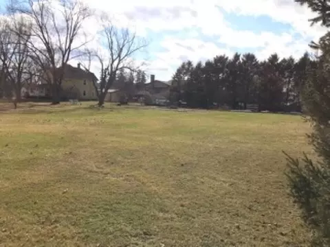 105 W Allen St, Holcomb, IL 61043 photo 3