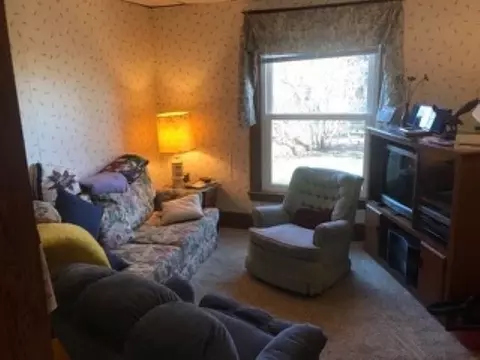 105 W Allen St, Holcomb, IL 61043 photo 5