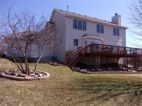 12294 Whispering Winds Dr, Roscoe, IL 61073 photo 3