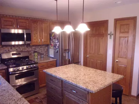 12294 Whispering Winds Dr, Roscoe, IL 61073 photo 5