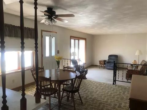 242 E 10th St, Pecatonica, IL 61063 photo 7