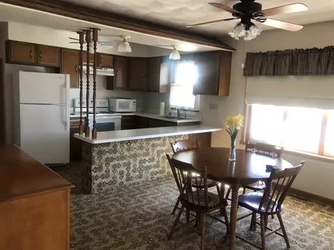 242 E 10th St, Pecatonica, IL 61063 photo 10