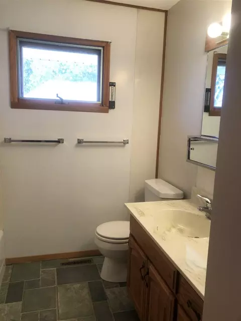 242 E 10th St, Pecatonica, IL 61063 photo 15