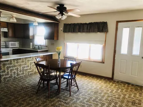 242 E 10th St, Pecatonica, IL 61063 photo 8