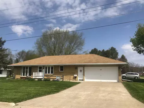 242 E 10th St, Pecatonica, IL 61063 photo 1